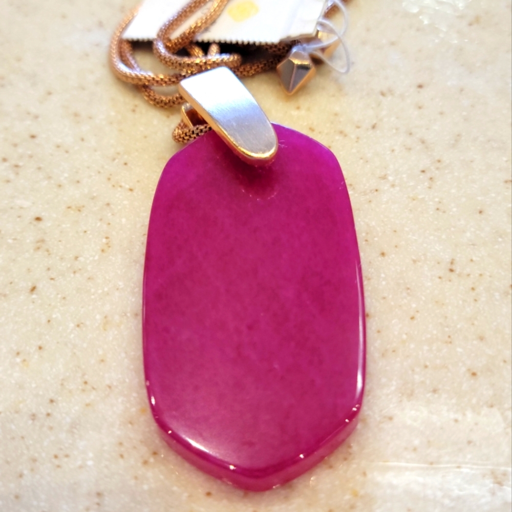 NWT kendra scott Inez necklace on magenta and rose gold!